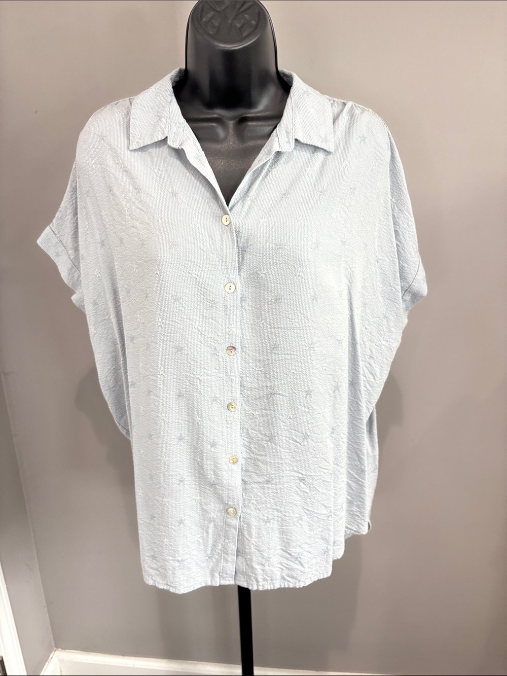 fun 2 fun Pale Blue Button-Down Short Sleeve Shirt with Star Pattern